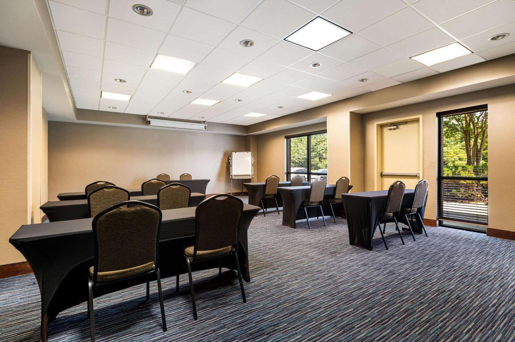 Comfort Northlake Huntersville